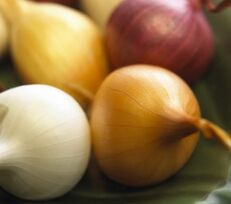 Onions stimulate blood circulation in the pool area